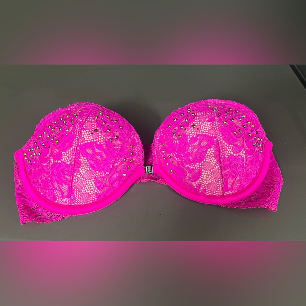 Victoria's Secret Embellished
Strapless Bra
Size: 32B Victoria's - Picture 4 of 6